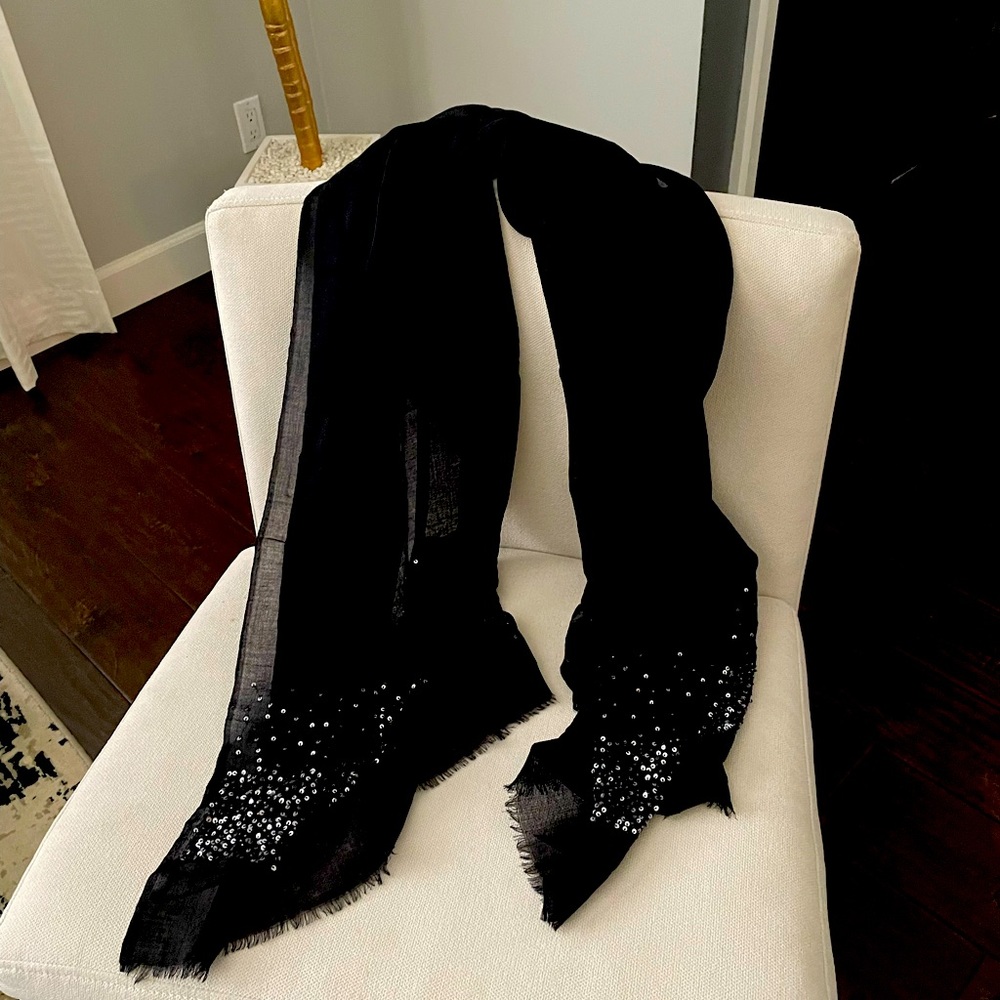 Elegant scarf/wrap